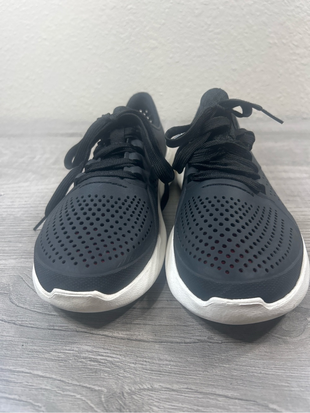 Crocs LiteRide Pacer Sneakers Black White Lightweight Comfort Shoes Women’s Sz 9 - Picture 10 of 10